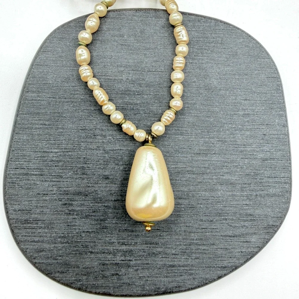 Baroque Style Pearl Necklace Cream Teardrop Pendant Gold Tone Clasp Jewelry